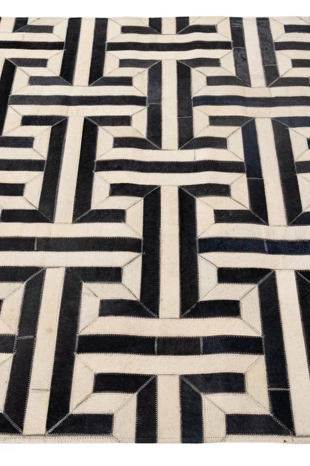 Detail image of 4' 2 x 6' 2 Cowhide - Patchwork Rug