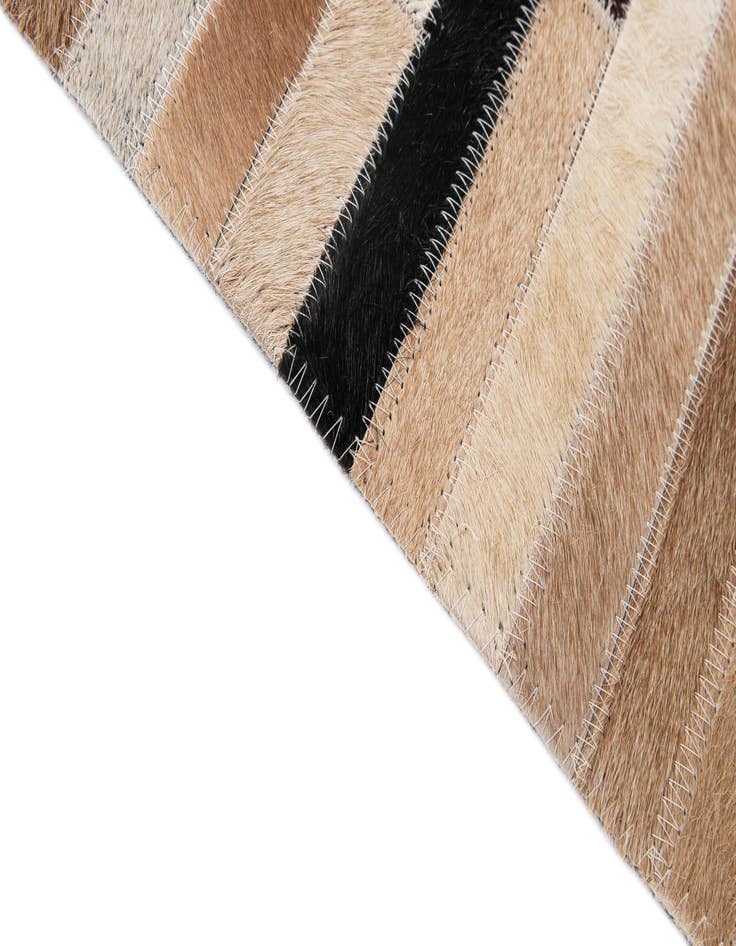 Detail image of 4' 1 x 6' Cowhide - Patchwork Rug