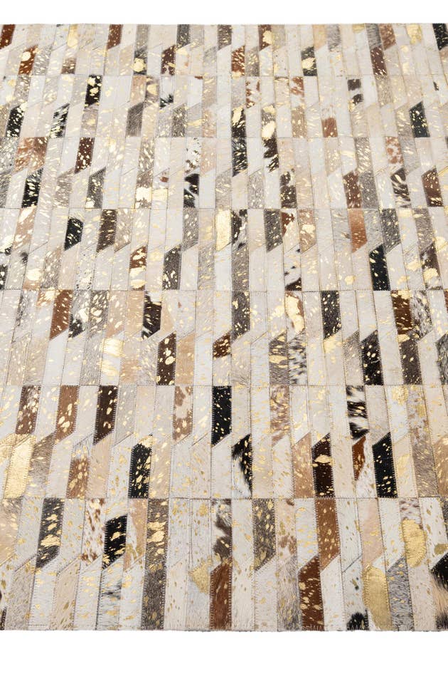 Detail image of 4' 1 x 5' 11 Cowhide - Patchwork Rug