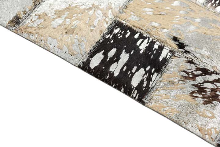 8' 1 x 10' Cowhide Leather Rug