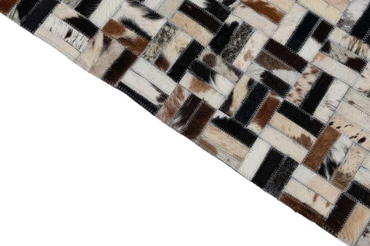 8' 2 x 10' Cowhide Leather Rug