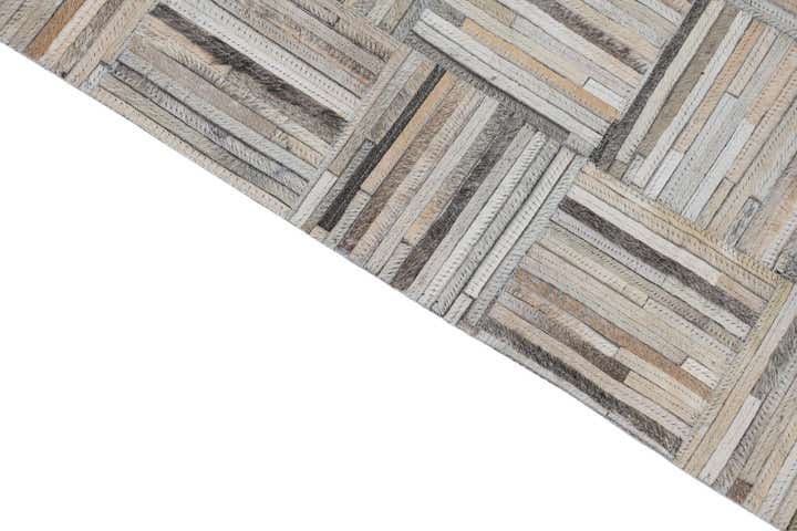 5' x 7' 9 Cowhide Leather Rug