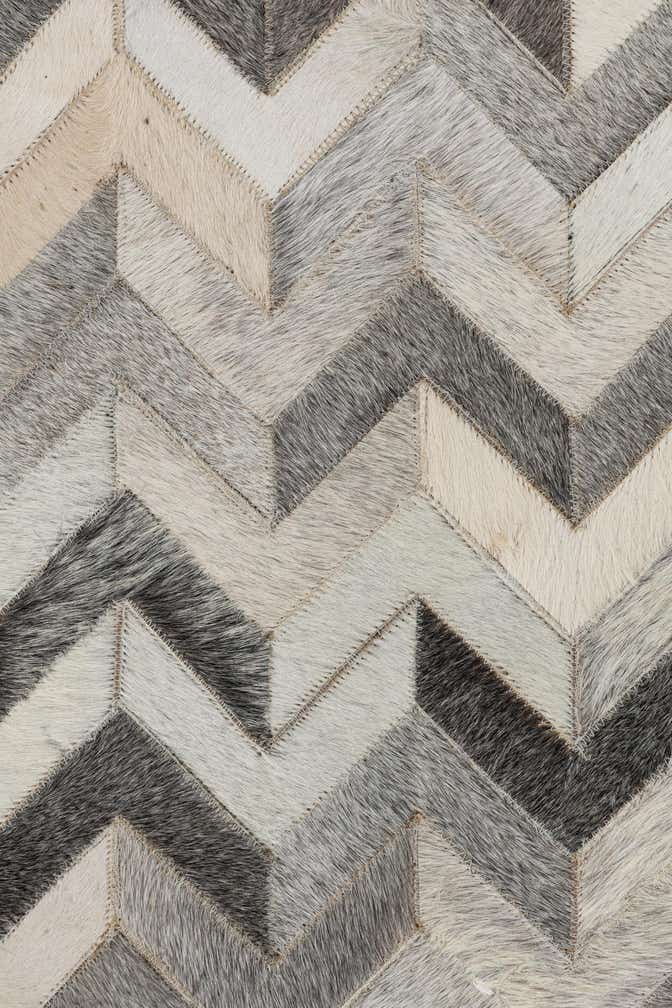 8' 1 x 10' Cowhide Leather Rug