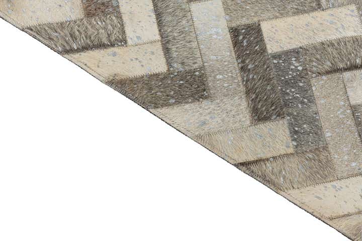 5' x 7' 10 Cowhide Leather Rug