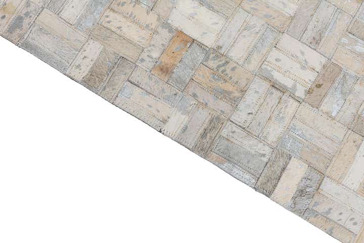 5' 1 x 7' 10 Cowhide Leather Rug