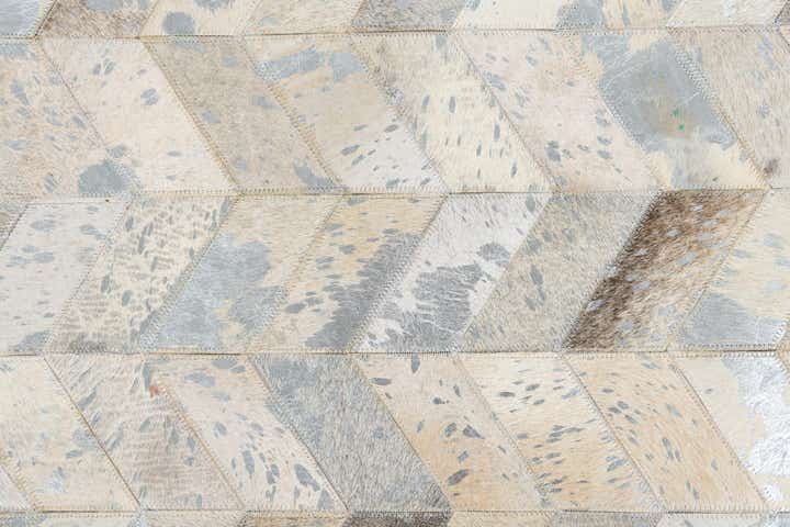 5' x 8' Cowhide Leather Rug