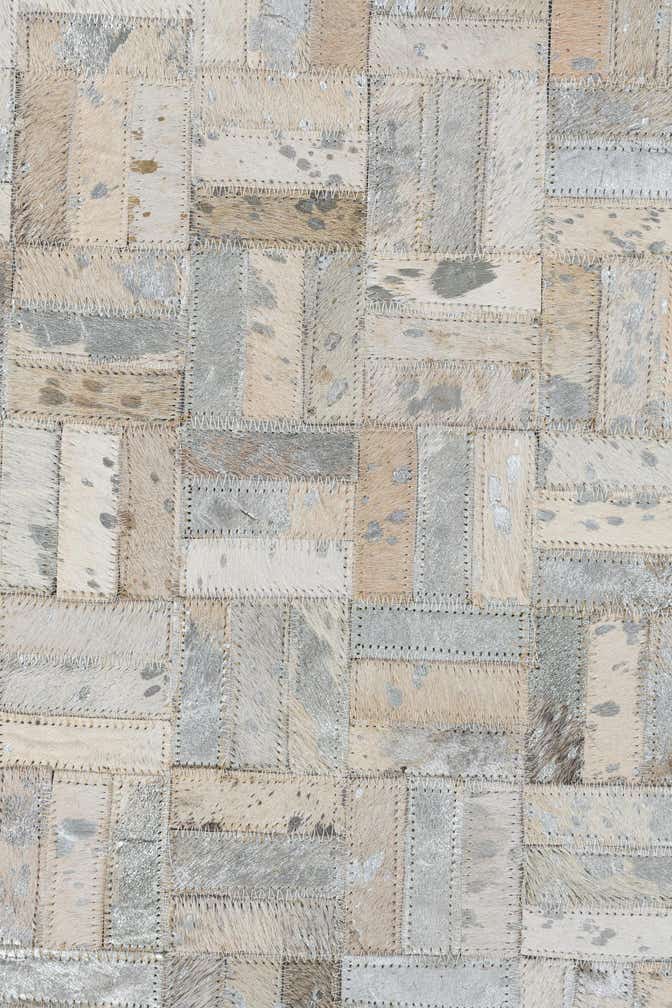 8' 1 x 10' Cowhide Leather Rug