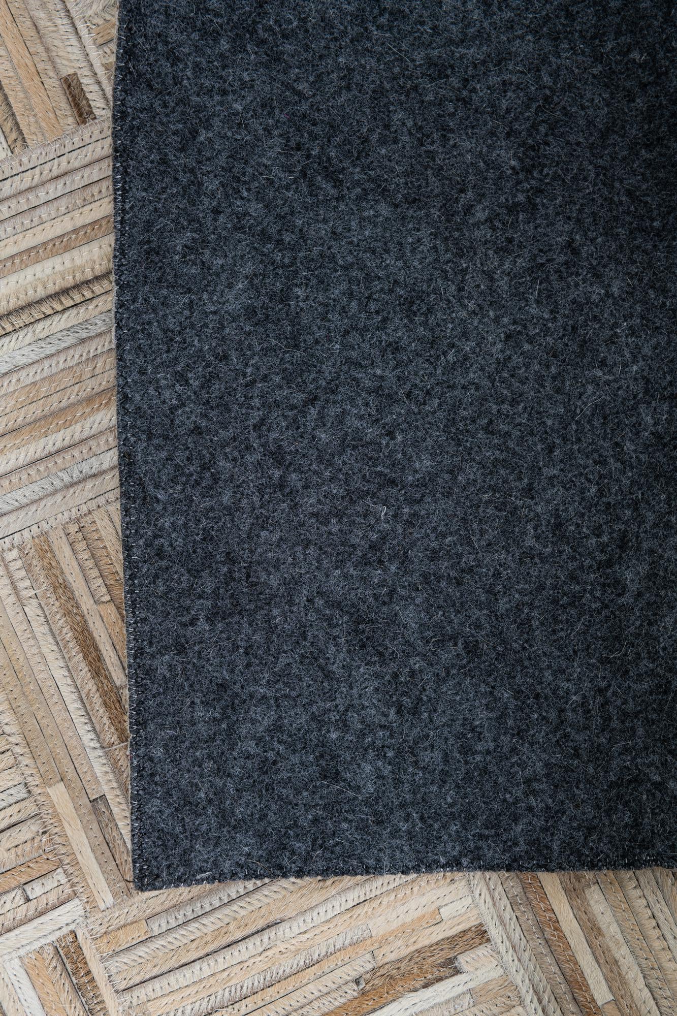 5' x 7' 8 Cowhide Leather Rug