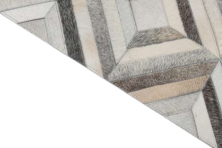 4' 7 x 7' 1 Cowhide Leather Rug