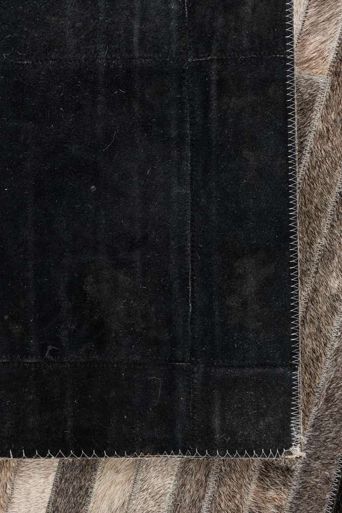 4' 6 x 6' 6 Cowhide Leather Rug