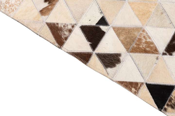 4' 10 x 7' 10 Cowhide Leather Rug
