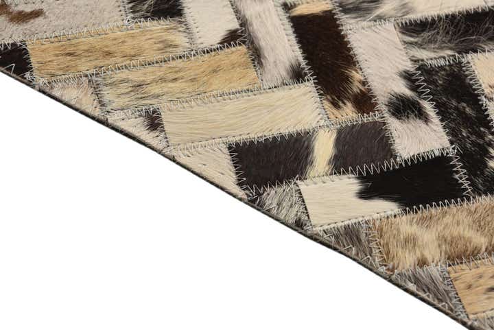 5' 2 x 8' Cowhide Rug