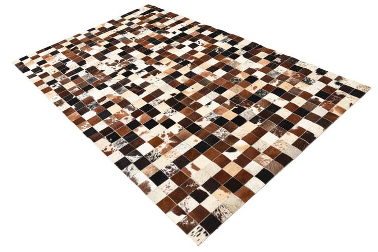 Detail image of 5' x 7' 10 Cowhide Rug
