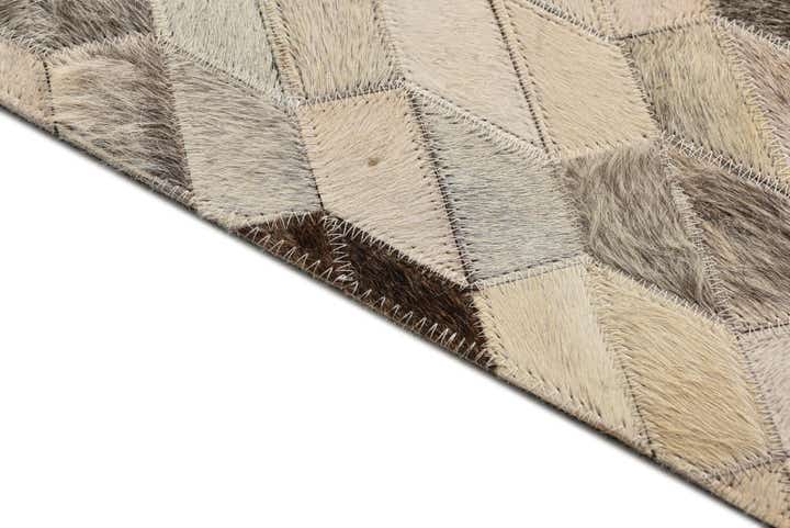 5' x 7' 6 Cowhide Rug