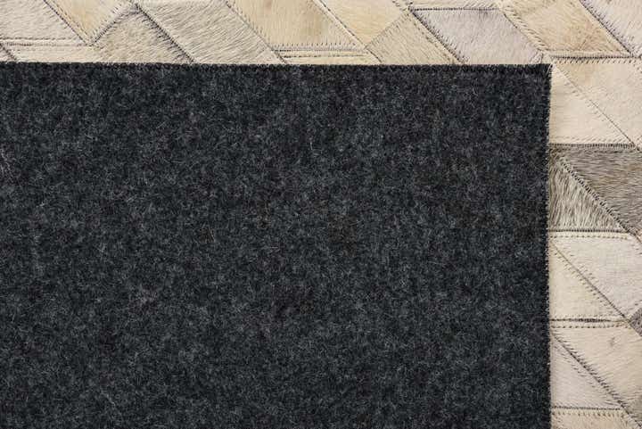 5' x 7' 6 Cowhide Rug
