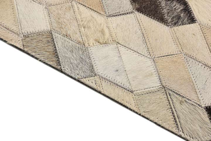 4' 8 x 6' 8 Cowhide Rug
