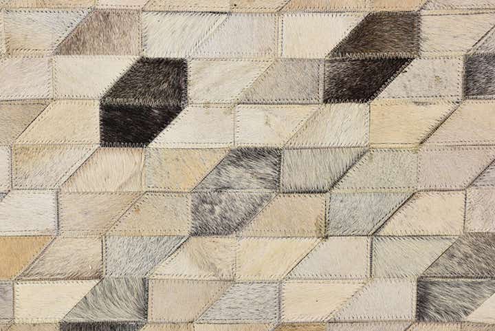 4' 8 x 6' 8 Cowhide Rug