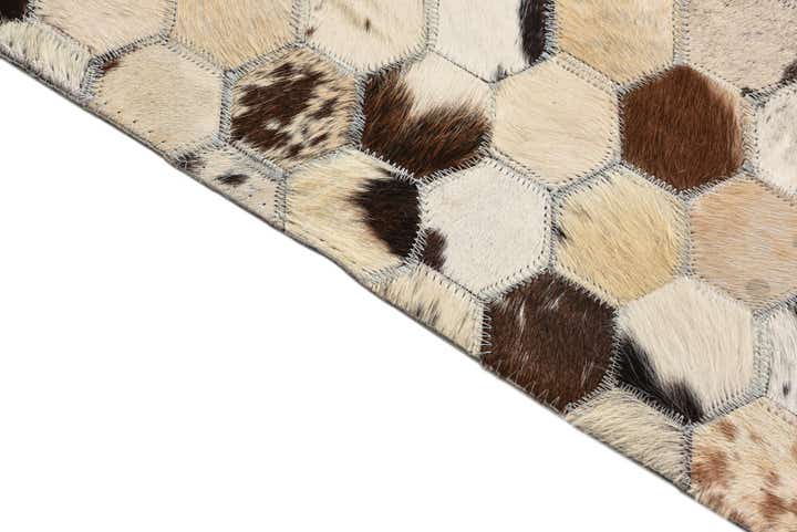 5' 1 x 8' Cowhide Rug