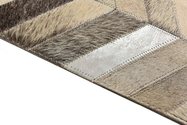 5' 3 x 8' Cowhide Rug