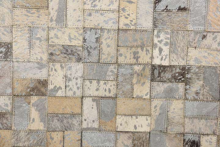 5' 5 x 7' 7 Cowhide Rug