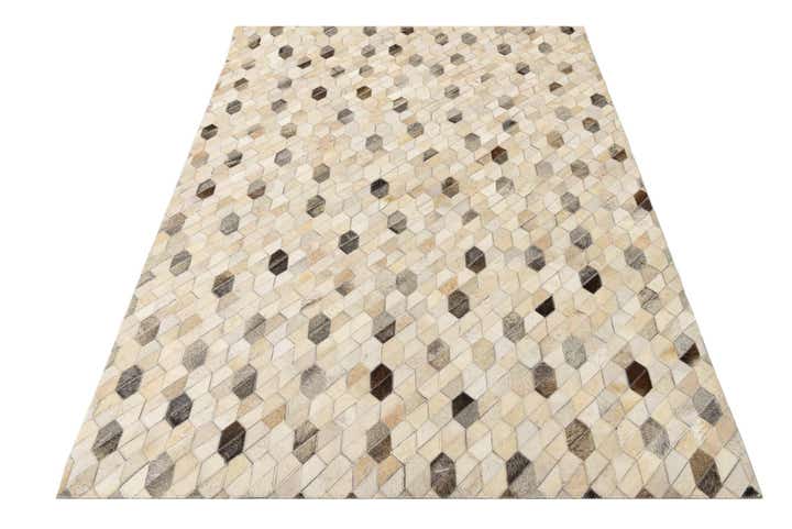 4' 6 x 6' 6 Cowhide Rug