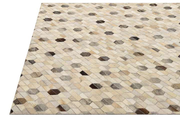 4' 6 x 6' 6 Cowhide Rug