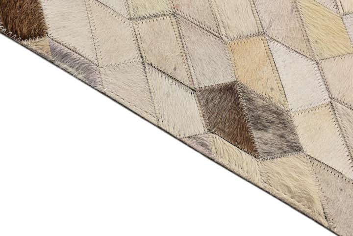 4' 6 x 6' 6 Cowhide Rug