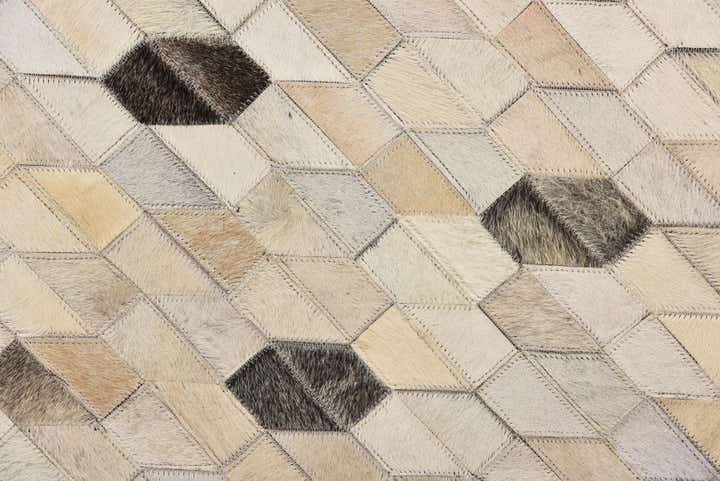 4' 6 x 6' 6 Cowhide Rug