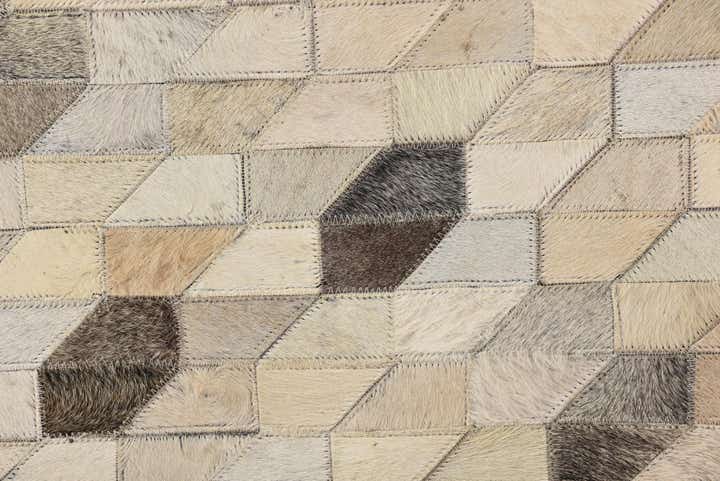 4' 6 x 6' 6 Cowhide Rug