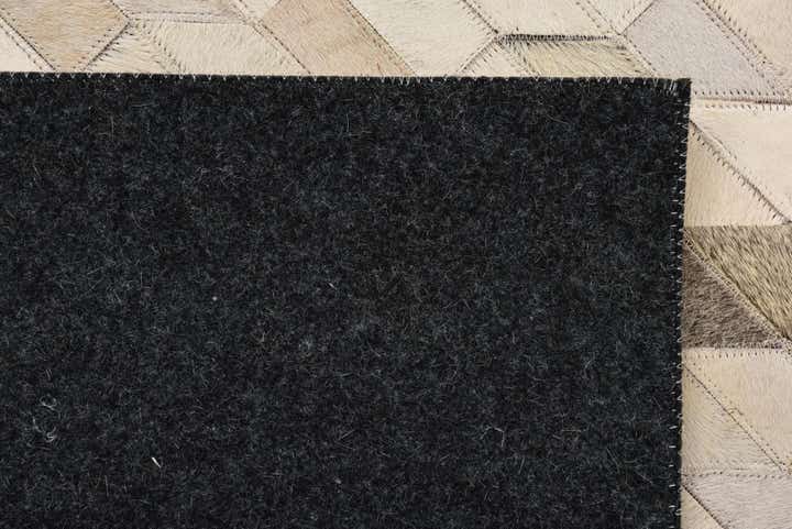 4' 6 x 6' 6 Cowhide Rug