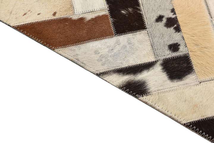 5' 4 x 7' 7 Cowhide Rug
