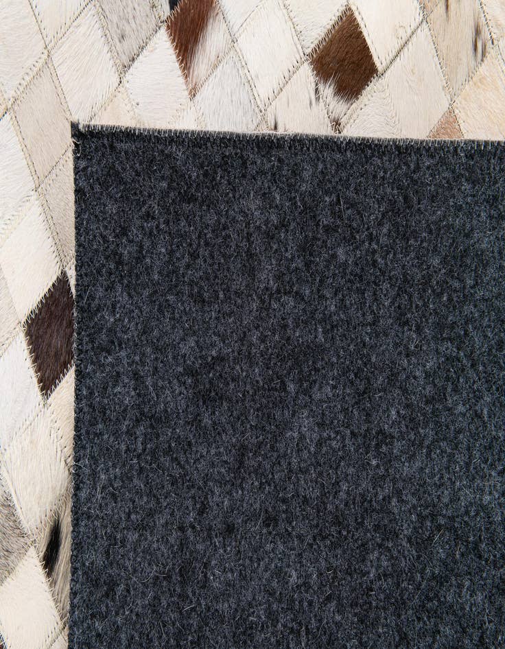 Detail image of 8' x 9' 10 Cowhide Stocks Rug