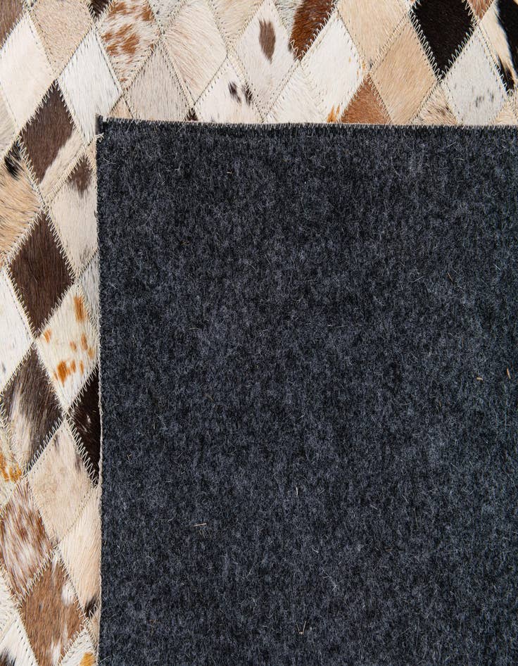 Detail image of 8' x 9' 10 Cowhide Stocks Rug