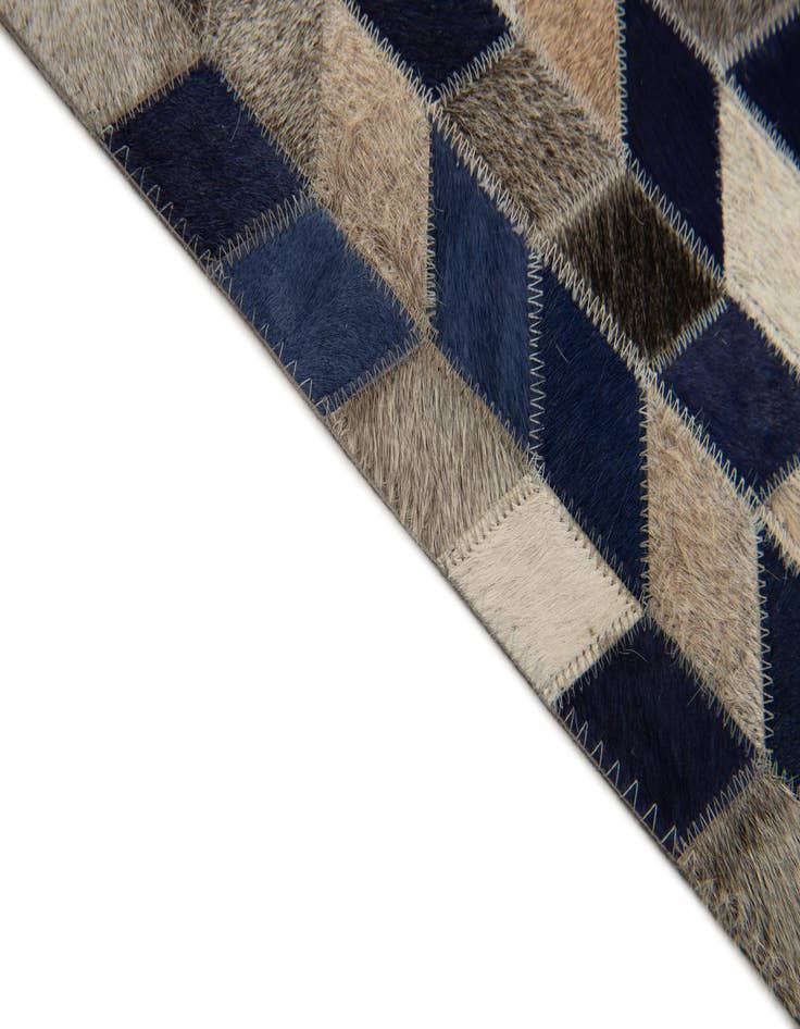 Detail image of 8' 2 x 10' Cowhide Stocks Rug