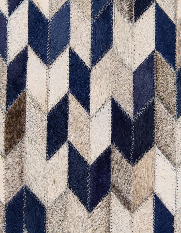 Detail image of 8' 1 x 10' Cowhide Stocks Rug