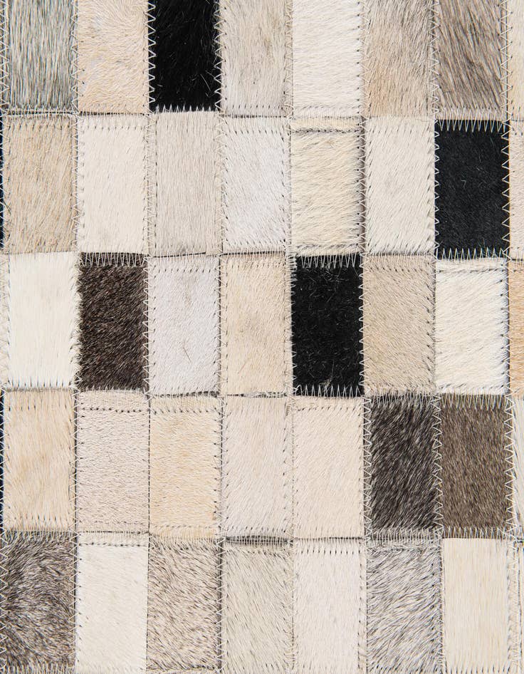 Detail image of 8' x 10' Cowhide Stocks Rug