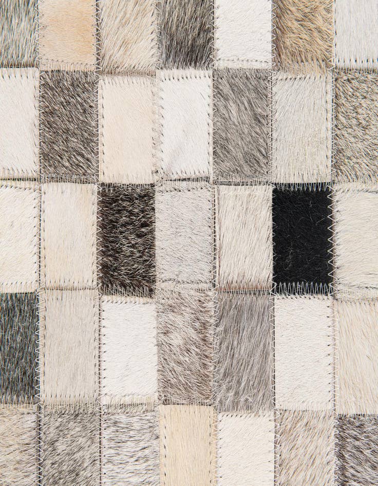 Detail image of 8' x 9' 10 Cowhide Stocks Rug