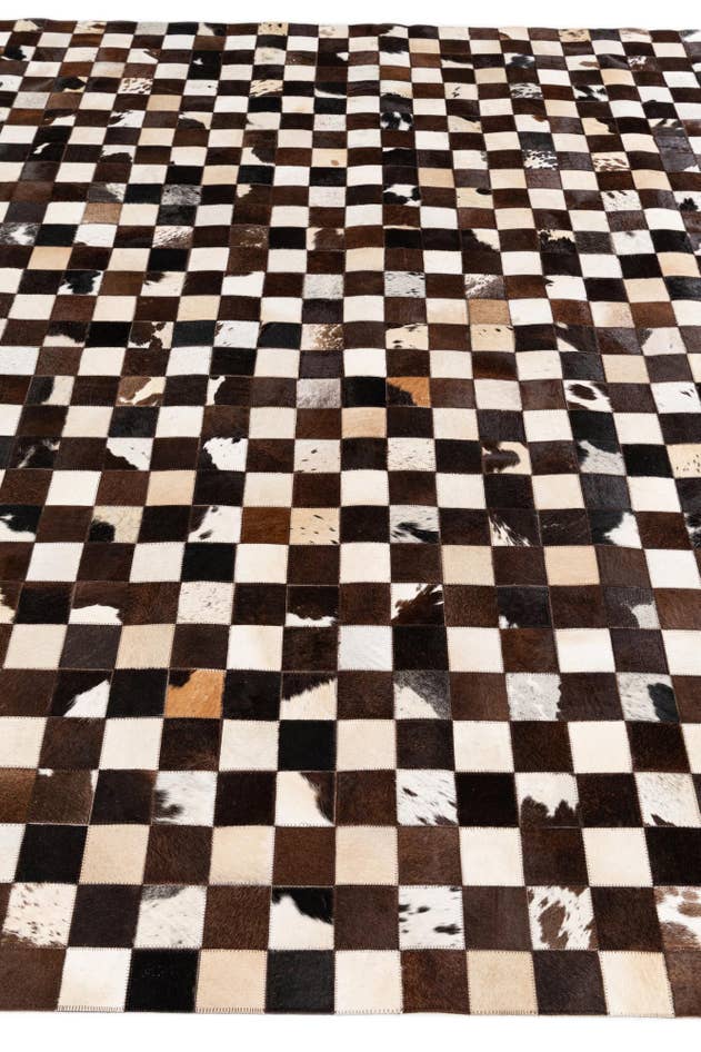 Detail image of 8' x 9' 10 Cowhide Stocks Rug