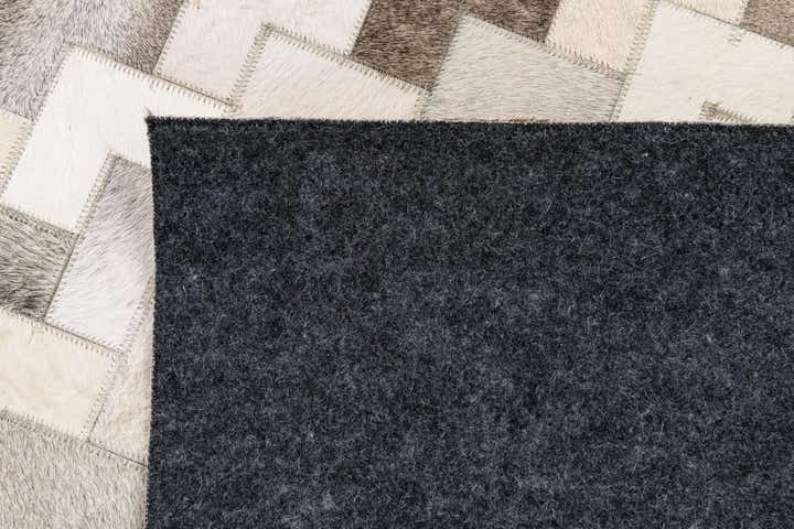 6' x 9' Cowhide Stocks Rug