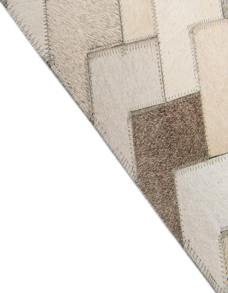 Detail image of 6' x 9' 1 Cowhide Stocks Rug