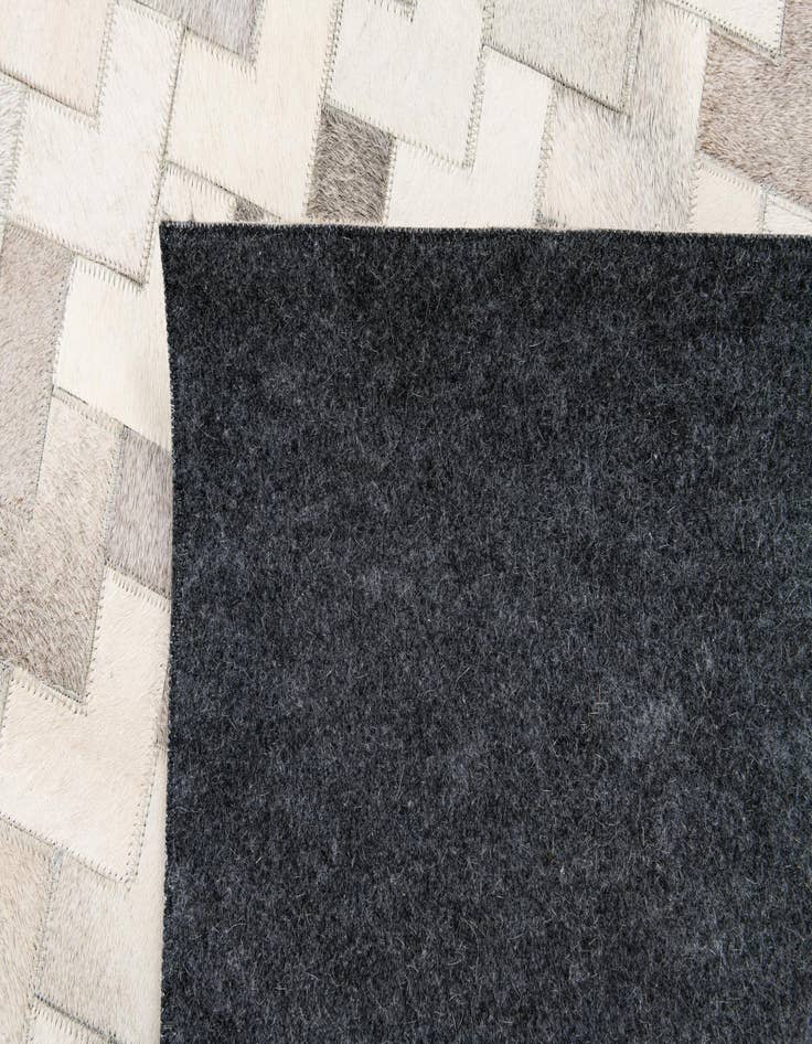 Detail image of 6' x 9' 1 Cowhide Stocks Rug