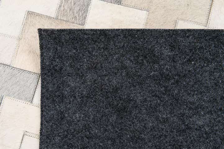 6' x 9' Cowhide Stocks Rug