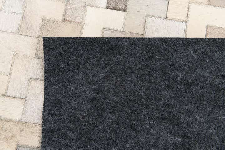 6' x 9' Cowhide Stocks Rug