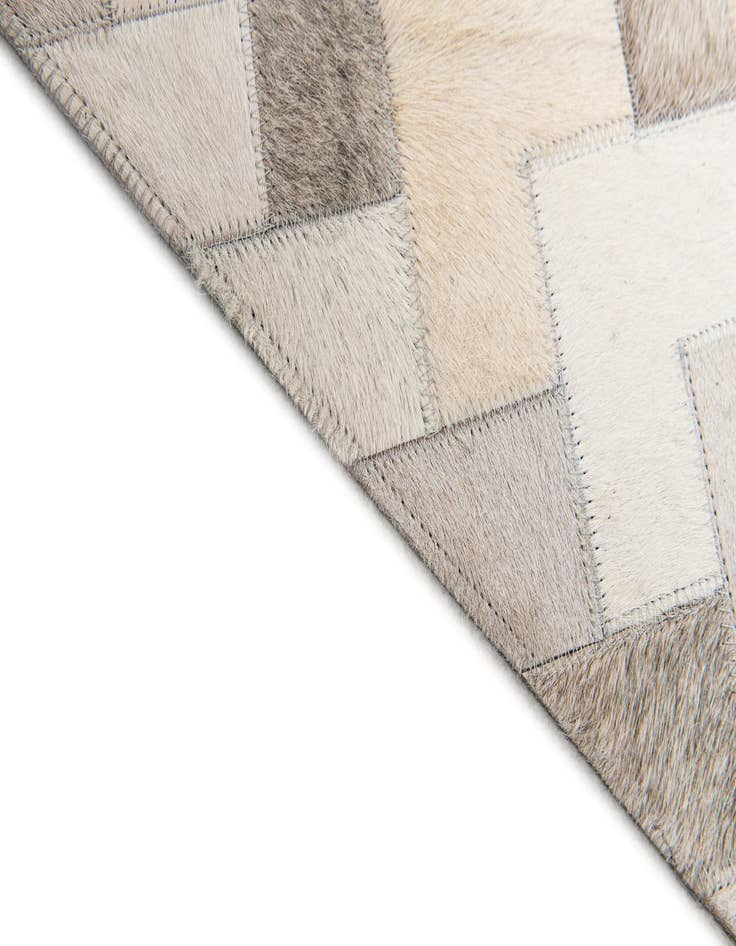 Detail image of 6' x 9' Cowhide Stocks Rug