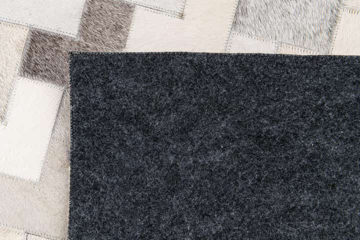 6' x 9' Cowhide Stocks Rug