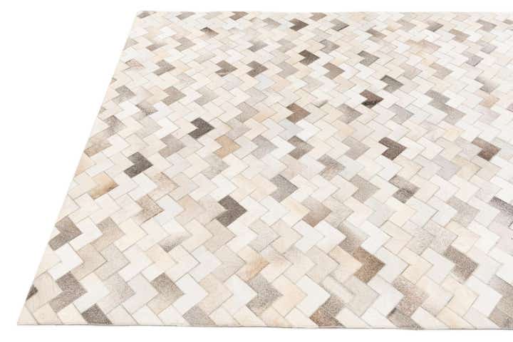 6' 1 x 9' Cowhide Stocks Rug