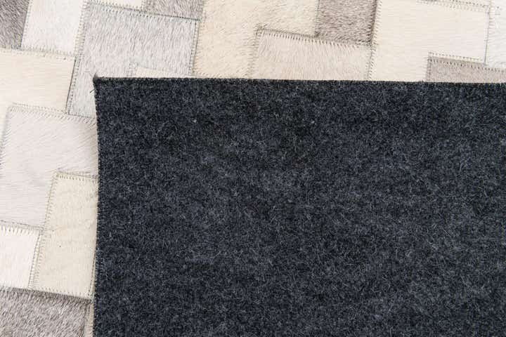 6' 1 x 9' Cowhide Stocks Rug