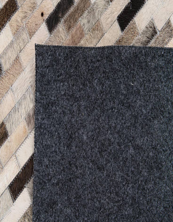 Detail image of 6' x 9' Cowhide Stocks Rug