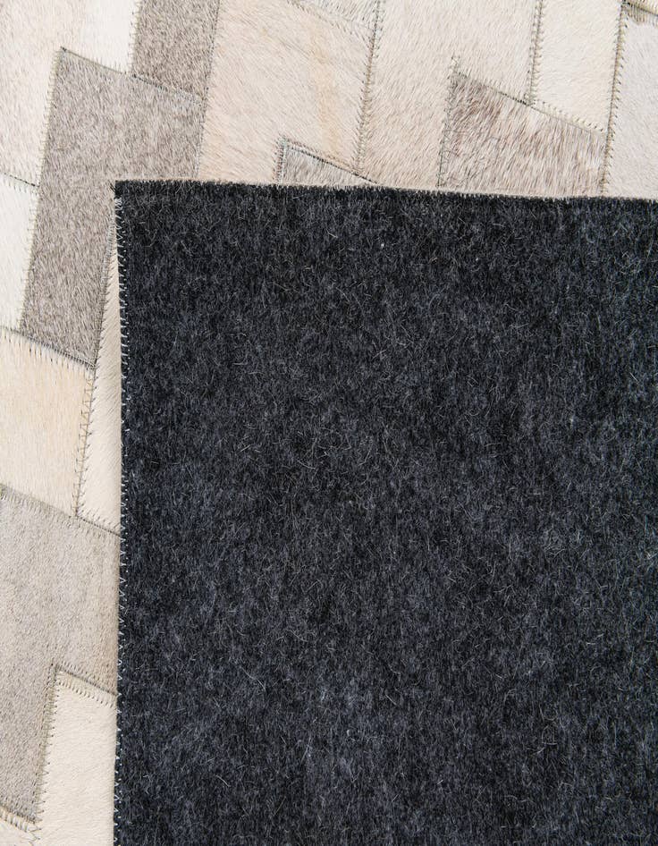 Detail image of 6' x 9' 1 Cowhide Stocks Rug