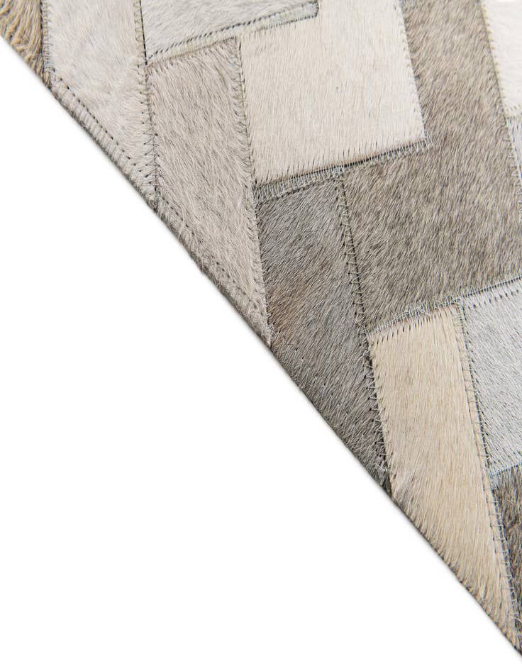 Detail image of 6' x 9' Cowhide Stocks Rug